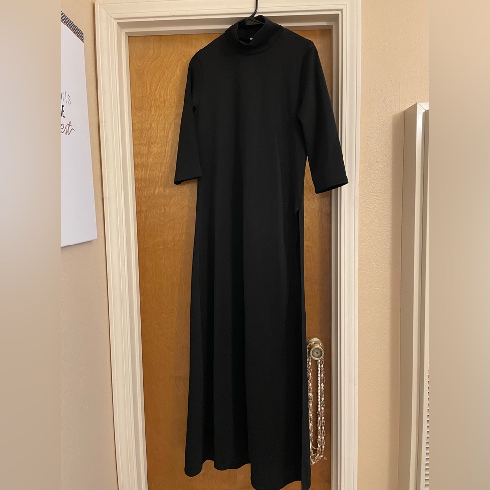 Long black top with side slit